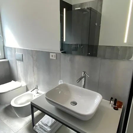 Aether - Free Private Parking Bed & Breakfast 2*