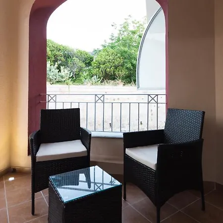 Bed & Breakfast Aether - Free Private Parking 2*