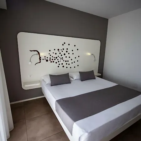 Aether - Free Private Parking Bed & Breakfast 2*
