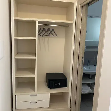 Aether - Free Private Parking Bed and breakfast