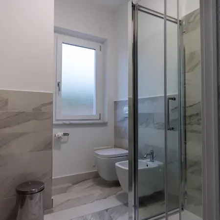 Bed and breakfast Aether - Free Private Parking 4*