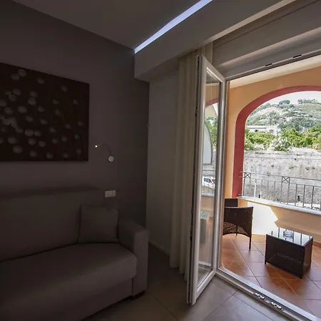 Aether - Free Private Parking Tropea