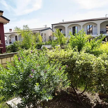 Bed and breakfast Aether - Free Private Parking 4*