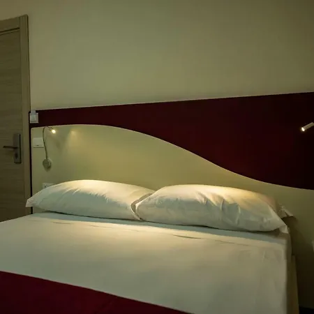 Bed and breakfast Aether - Free Private Parking 4*