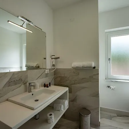 Aether - Free Private Parking Bed & Breakfast
