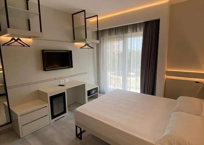 Alojamento de Acomodação e Pequeno-almoço Aether - Free Private Parking 4*